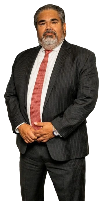 César Valdebenito, socio.